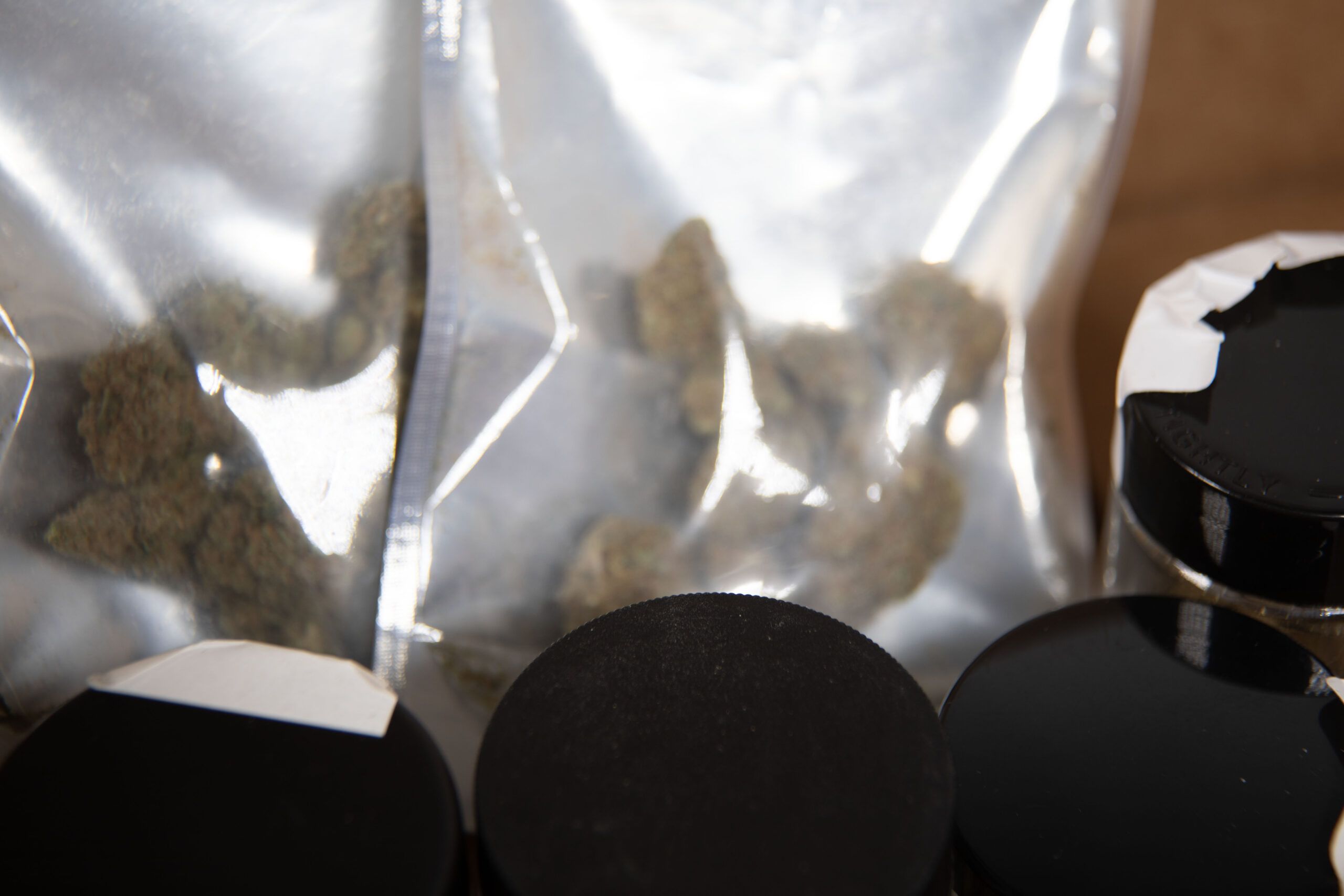 Small Cannabis Brands: In‑House Versus 3PL Shipping—Which Wins?